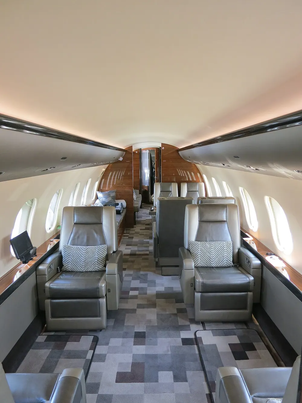 Global 6000 cabin example.