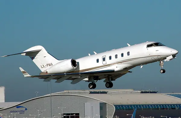 Challenger 300 aircraft exterior