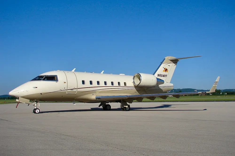 Challenger 604 aircraft exterior
